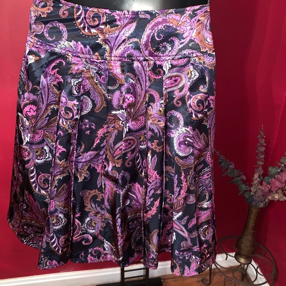 WORTHINGTON PETITE PAISLEY PLEATED SKIRTS SIZE 4P - Picture 3 of 3